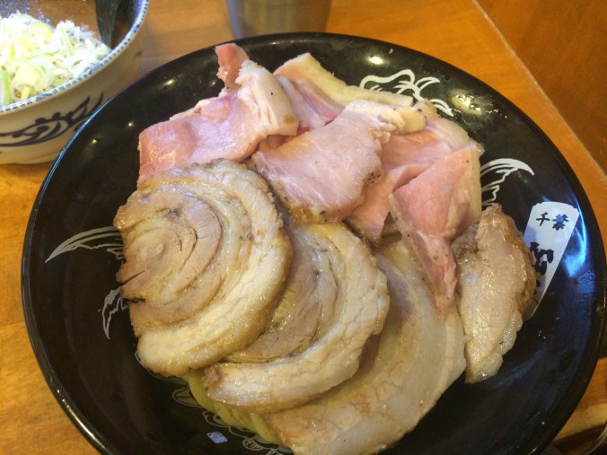 In case you were wondering, a normal bowl doesn't come overloaded with chashu, I bought their meat-centric special.